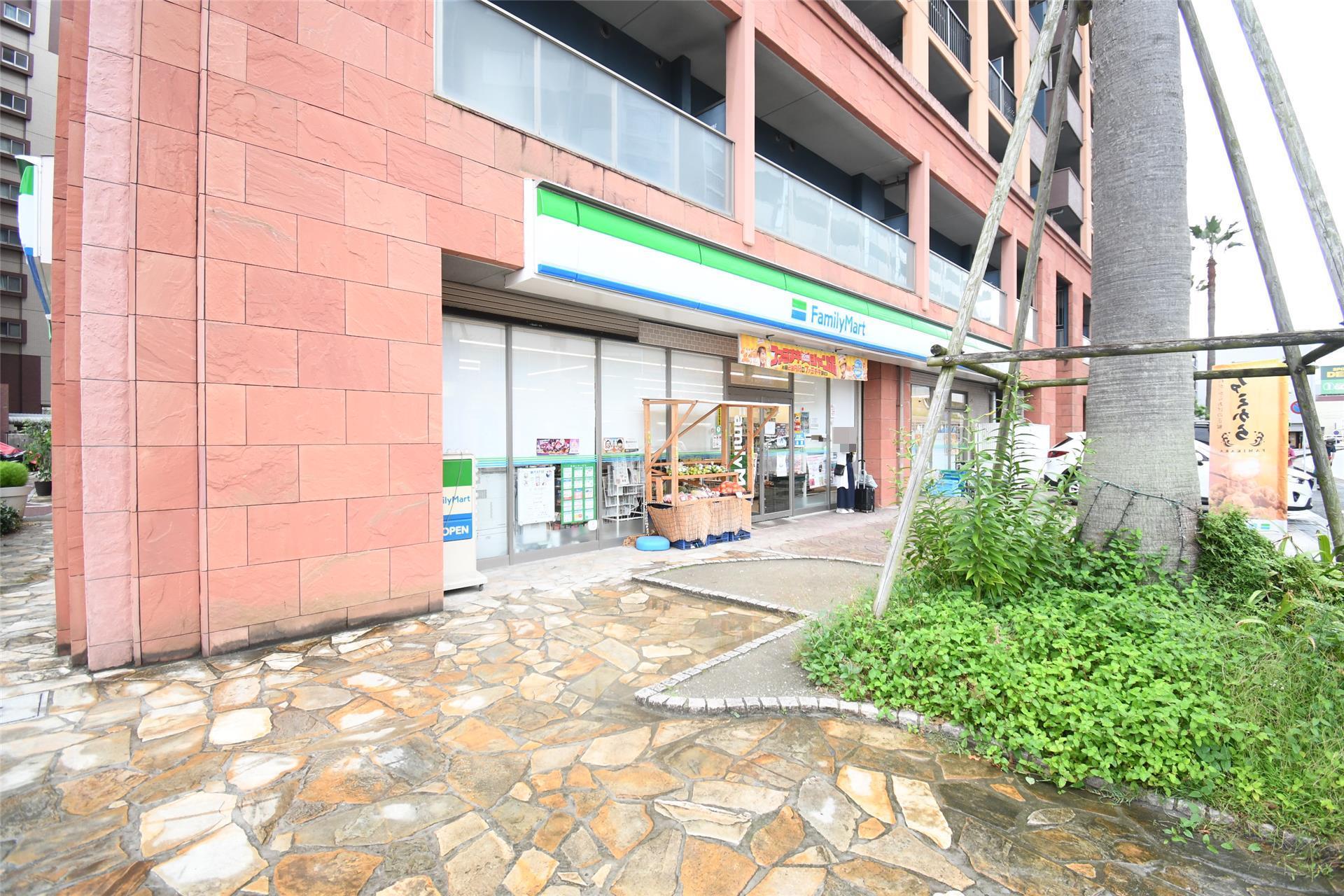 コンビニ　ファミリーマート千早5丁目店（コンビニ）まで223m