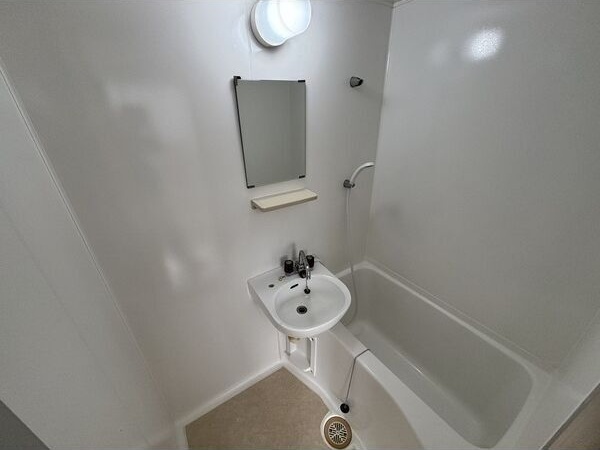 バス・シャワールーム　※写真は同じマンションの違う部屋のものになります。