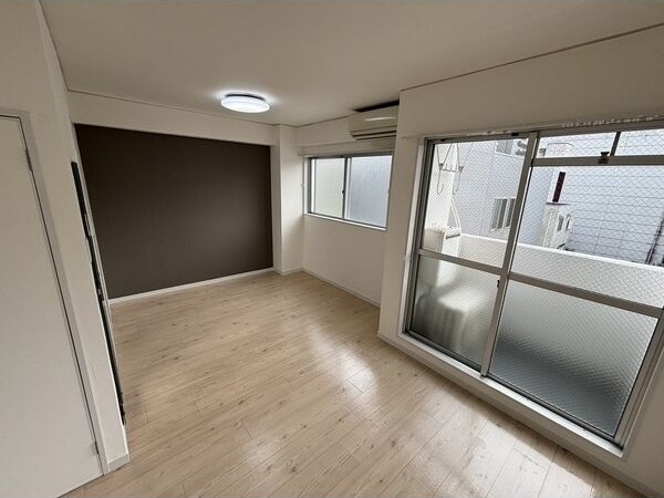 居室・リビング　※写真は同じマンションの違う部屋のものになります。