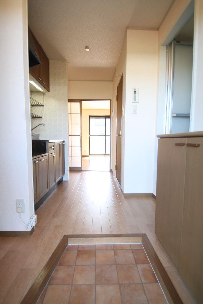 玄関　シューズボックスもございます。※同タイプの別の部屋のお写真の