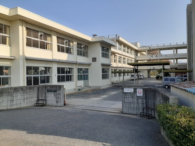 中学校　幸千中学校（中学校）まで550m
