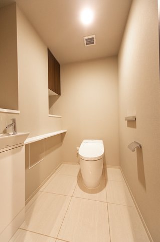 トイレ　※写真は同タイプ住戸です。