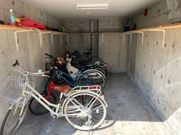 その他共有部分　嬉しい屋内駐輪場です♪