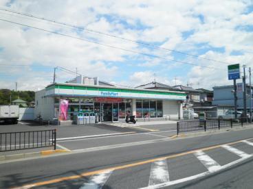 コンビニ　ファミリーマート和泉芦部町店（コンビニ）まで1406m