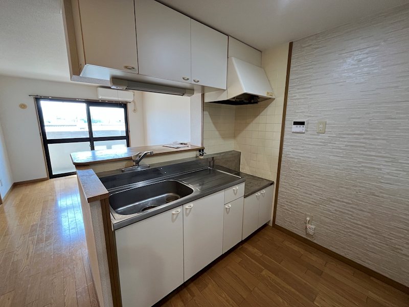 キッチン　※同タイプ別部屋の写真となります。