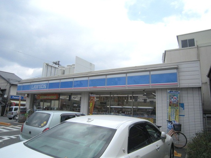 コンビニ　物件（コンビニ）まで318m