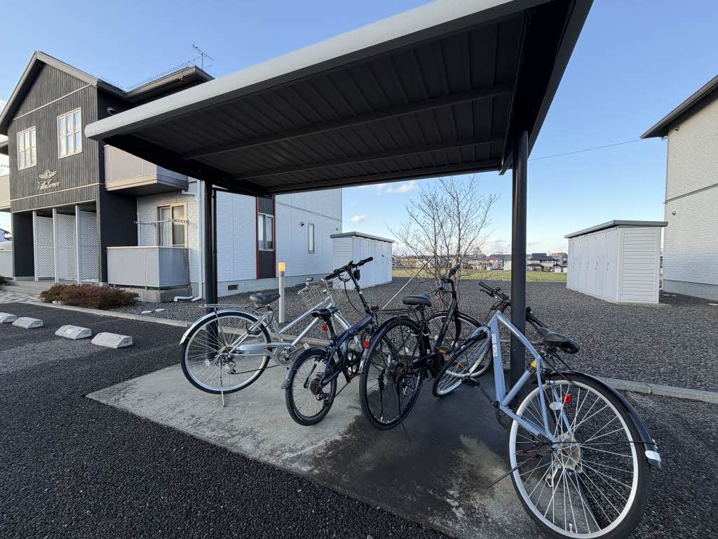 建物外観　駐輪場