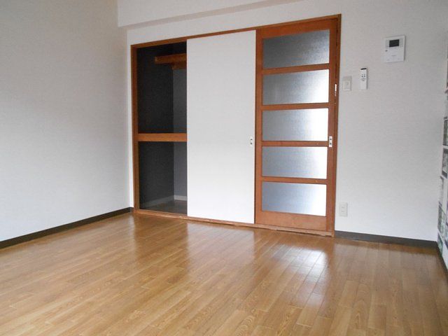 ファーストタウン中央の内装写真