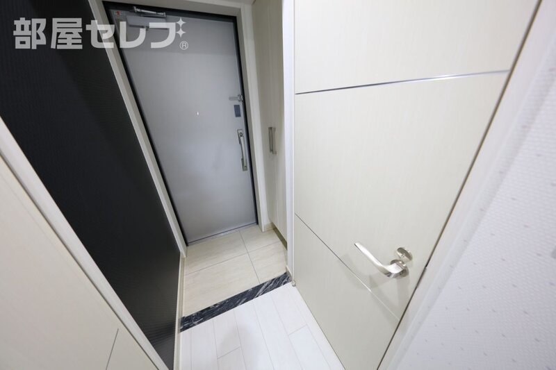 玄関　５０６号室写真