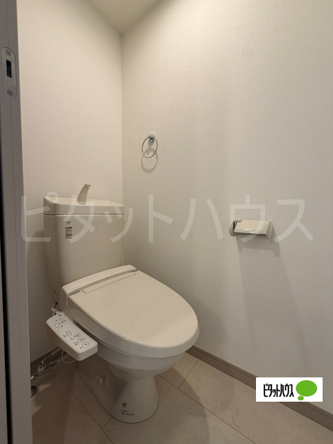 トイレ　温水洗浄便座