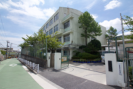 小学校　神戸市立渦が森小学校（小学校）まで847m