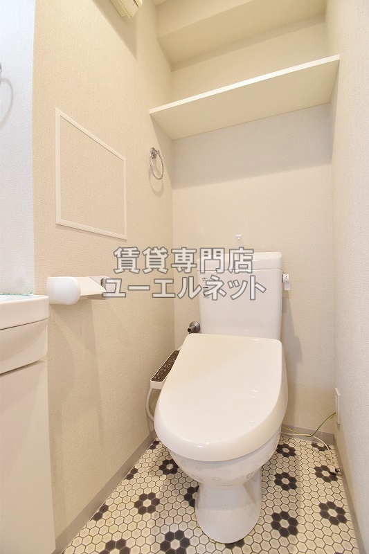 トイレ　温水洗浄便座付き