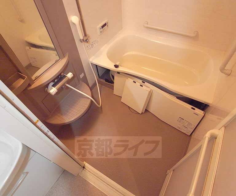 バス・シャワールーム　広々したお風呂です。