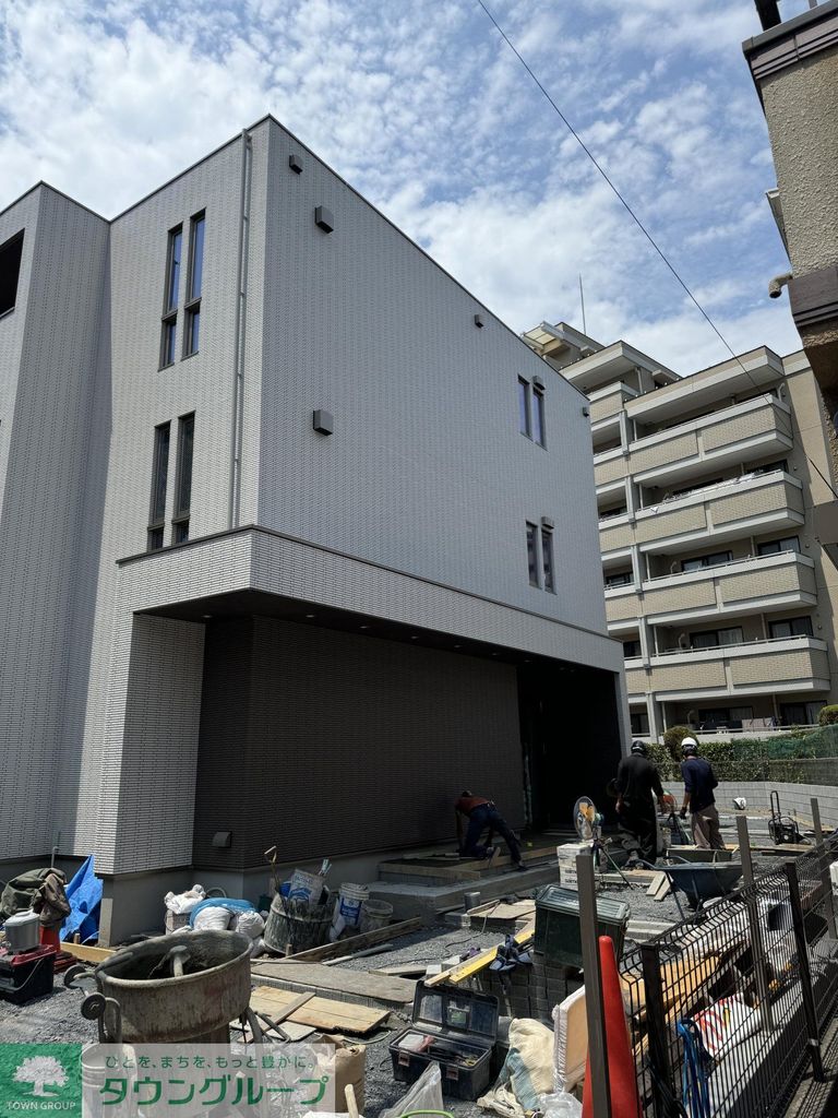 エントランス　駐車場