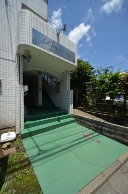 エントランス　★共用部分もしっかりお手入れされています★