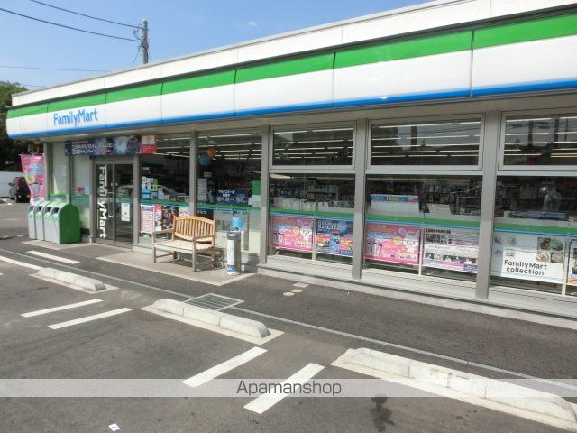 コンビニ　ファミリーマート（コンビニ）まで754m