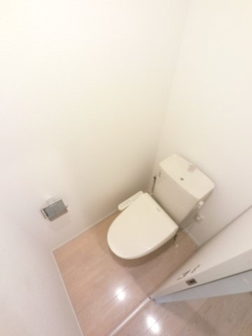 ＪＲ総武線 稲毛駅 徒歩10分 3階建 築10年のトイレ写真