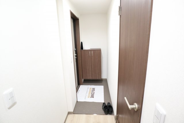 ＪＲ身延線 国母駅 徒歩33分 3階建 築8年の玄関写真