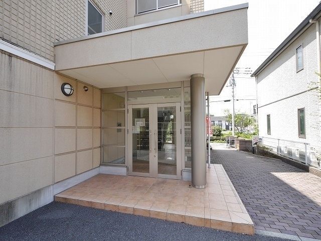 エントランス　★安心のオーロック付きエントランス★