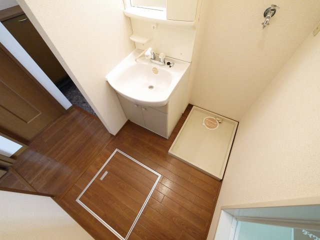 洗面設備　ゆったりとスペースのある洗面所