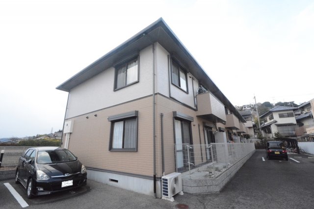建物外観　敷地内に駐車場があります！