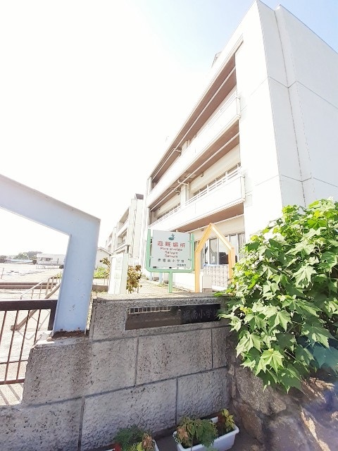 小学校　伊勢崎市立南小学校（小学校）まで900m