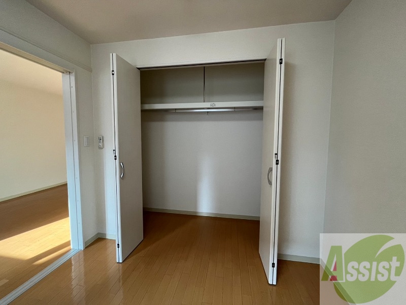 収納　寝室の収納です。部屋がすっきり片付きます。