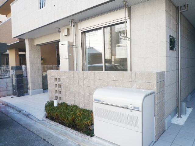 東急田園都市線 三軒茶屋駅 徒歩10分 3階建 築15年の外観写真