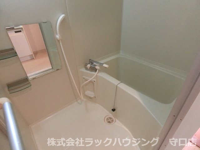 バス・シャワールーム　反転タイプ 同仕様写真となります。
