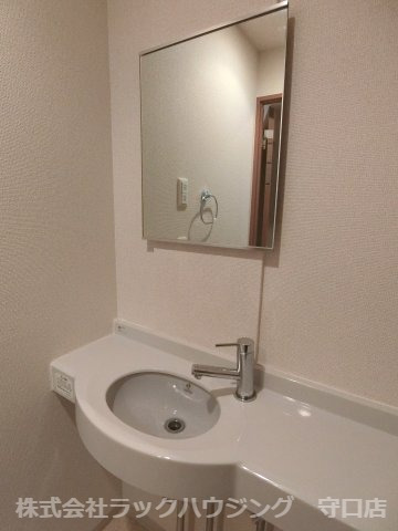 洗面設備　反転タイプ 同仕様写真となります。