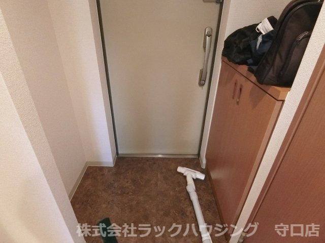 玄関　反転タイプ 同仕様写真となります。
