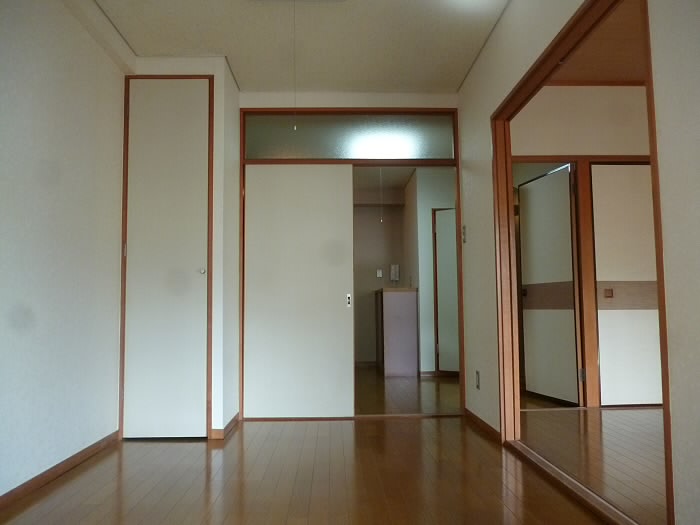 京王線 府中駅 徒歩4分 5階建 築37年の居間写真