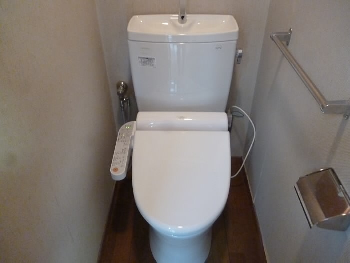 京王線 府中駅 徒歩4分 5階建 築37年のトイレ写真