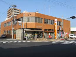 郵便局　綾部郵便局（郵便局）まで499m