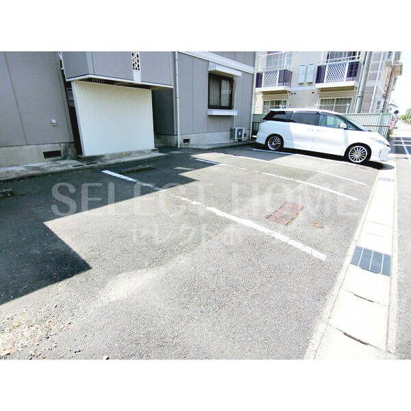 駐車場　駐車スペースもあります