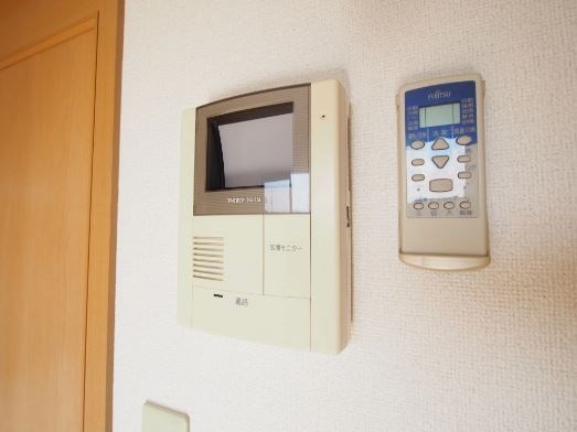 セキュリティ　来客者の確認できるモニタ付きインターホン完備。
