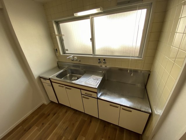 地下鉄今里筋線 だいどう豊里駅 徒歩15分 4階建 築46年のキッチン写真
