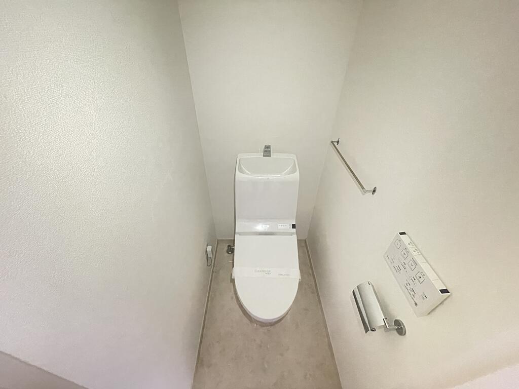 京王線 明大前駅 徒歩12分 8階建 築22年のトイレ写真