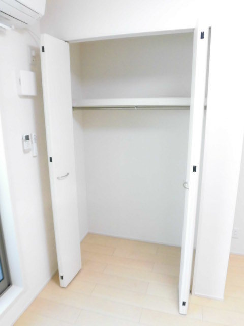 収納　洋服もかけれるクローゼットです。
