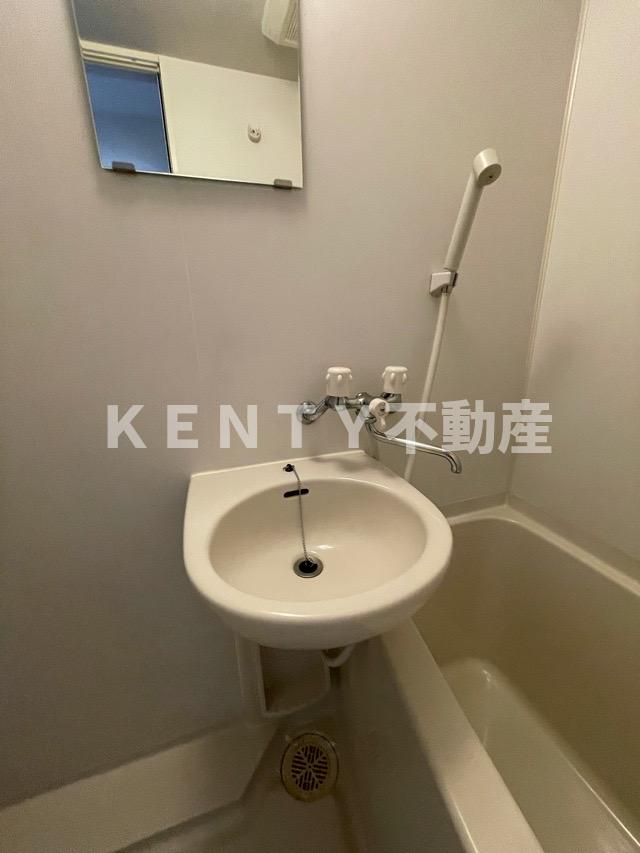 洗面設備　ゆったりとスペースのある洗面所