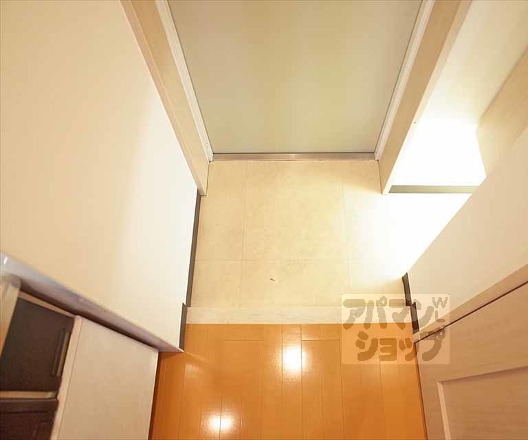 下鴨グランドビルの玄関写真