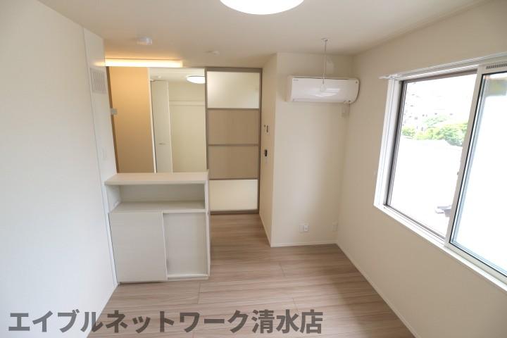 ONE TERMINAL PLACE ワンターミナルプレイスの居間写真