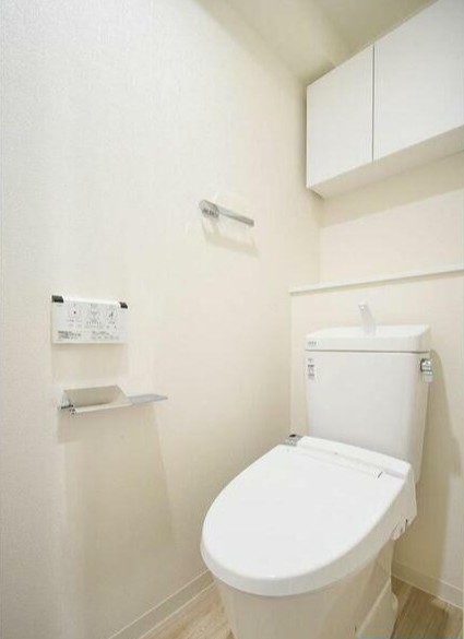 小田急線 喜多見駅 徒歩6分 4階建 築6年のトイレ写真