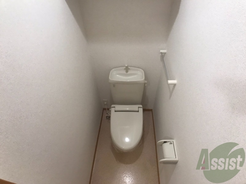 トイレ　シンプルなトイレです。毎日お世話になっています。
