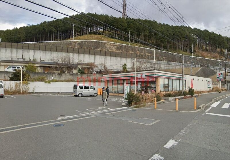 コンビニ　セブンイレブン茨木桑原店（コンビニ）まで1103m