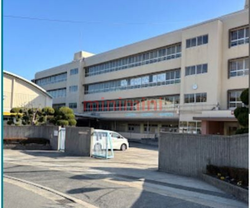 中学校　茨木市立北陵中学校（中学校）まで1381m