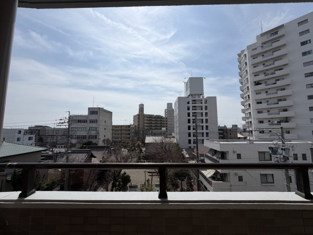 眺望　※写真はB-4号室（同型タイプ）です