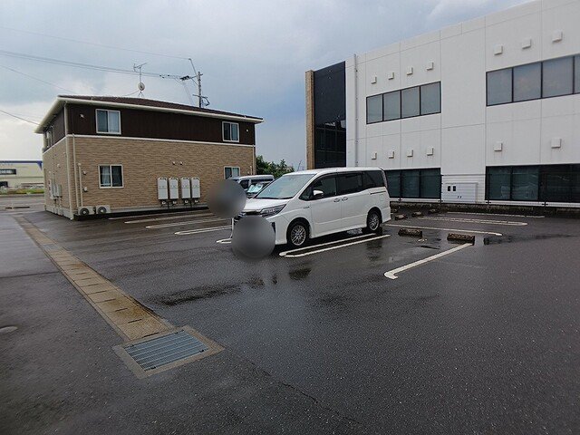駐車場　駐車場に車を止められます