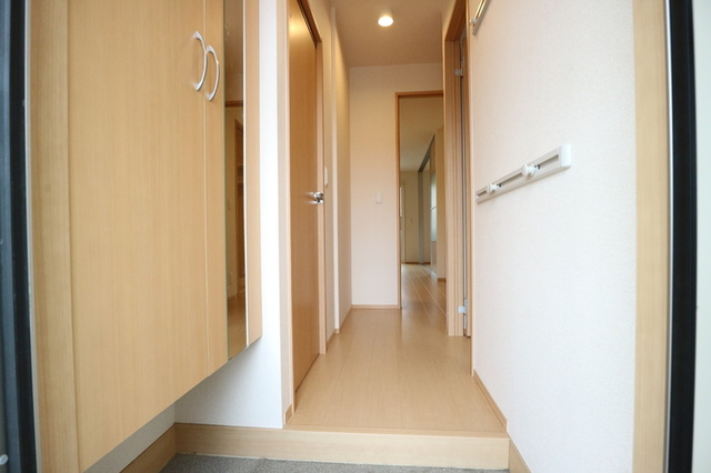 洲本市 2階建 築12年の玄関写真