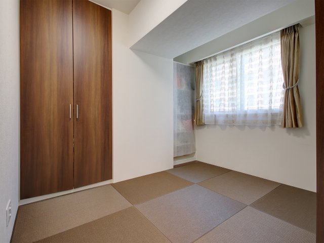 イーグルコート四条烏丸WESTの居間写真